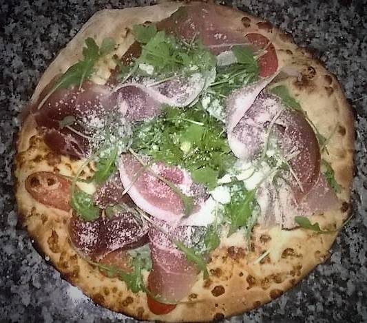 pizza traditionnelle près de Saint-Gènes-Champanelle